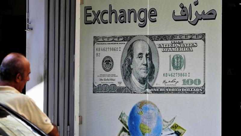 “غير مفهوم” سعر صرف الدولار.. تطبيقات هاتفية تقف خلفها أيادٍ استخباراتية بإمتياز تتحكم بالسوق السوداء