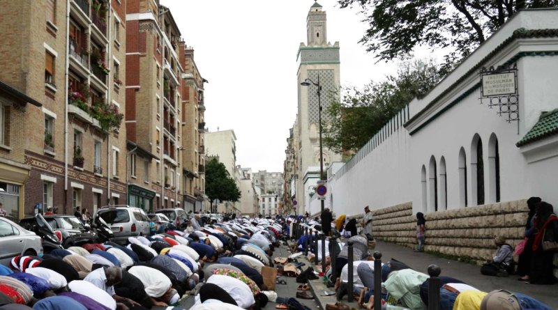 السلطات الفرنسية بصدد “تحرّك ضخم” يستهدف 76 مسجداً