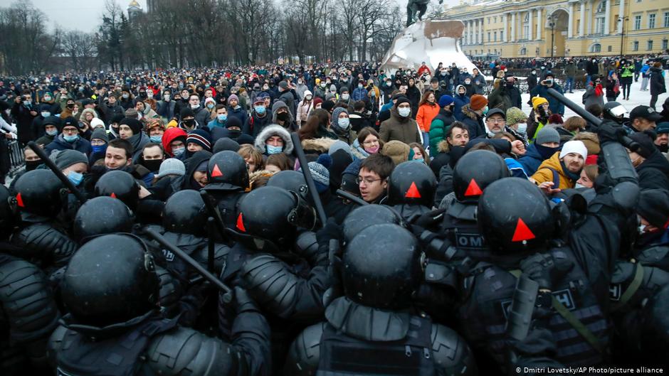 روسيا تشدد قبضتها وتعتقل زوجة المعارض نافالني وأكثر من 1600 متظاهر