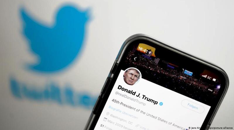 “تويتر” يوقف حساب ترامب نهائيا ومحاميه يشهد ضده