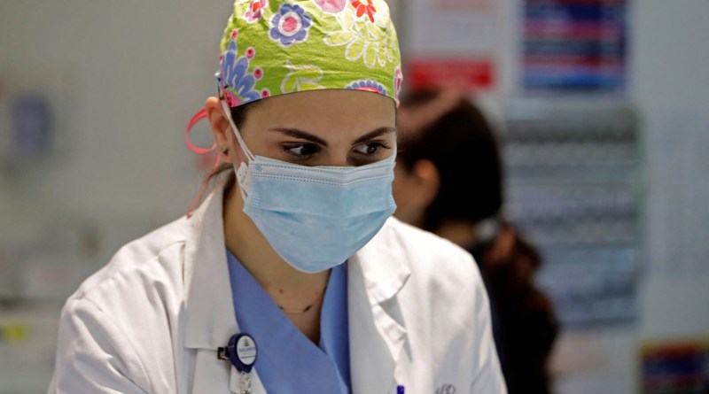 عصب القطاع الصحي و”أكثريّتهم كفاءات عالية” من أطباء وممرضين يهجرون لبنان