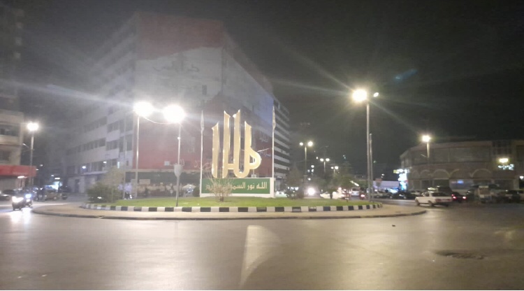 جمعيةالعزم ومولدات المير تضيء ساحة النور في طرابلس