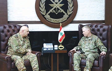 قائد الجيش عرض مع الجنرال فرانك التعاون لتعزيز القدرات العسكرية