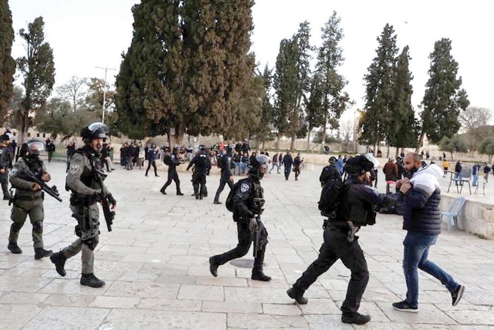 مجموعات من المستوطنين تقتحم الأقصى مجدّداً وقوات الاحتلال تعتقل 5 فلسطينيين بعد اقتحام جنين