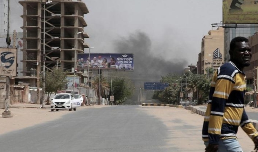 دولة عربية تعلن إجلاء رعاياها من السودان