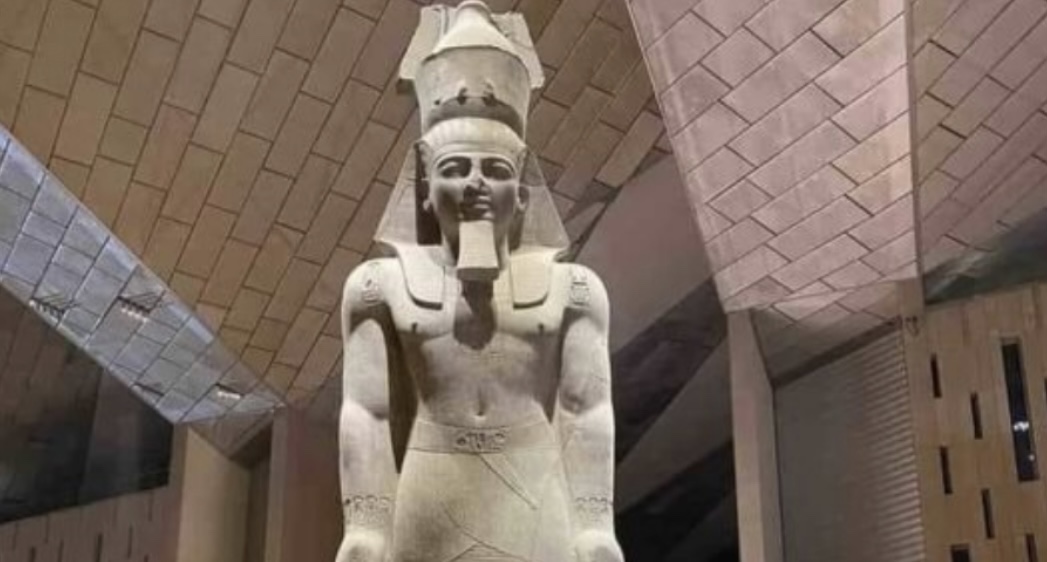 سويسرا تعيد قطعة من تمثال رمسيس الثاني لمصر