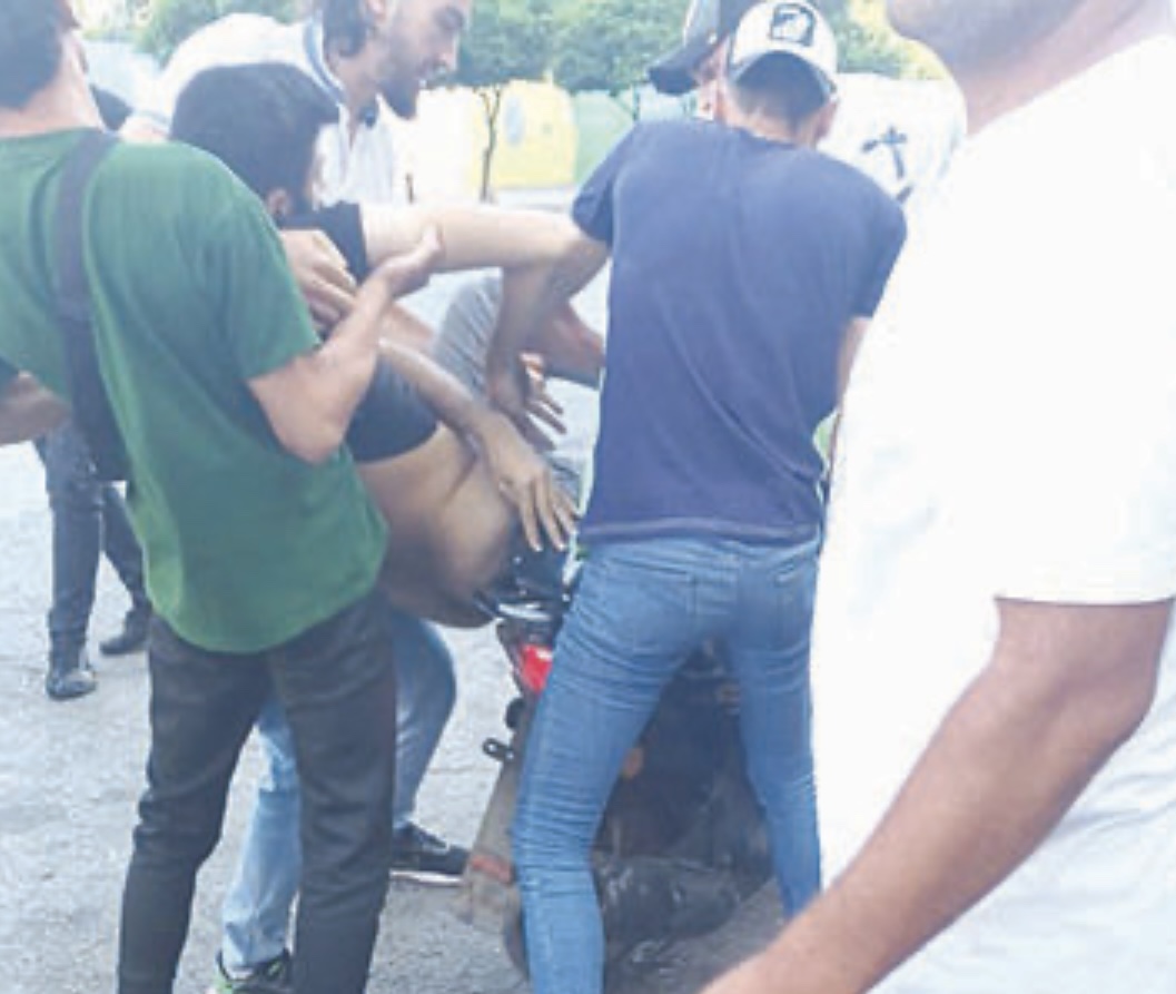 بالفيديو والصور: إطلاق نار بمسجد في برالياس يودي بحياة شخص وعدد من الإصابات
