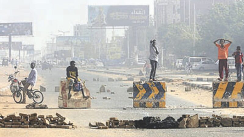 الجيش السوداني يقصف «الدعم السريع»