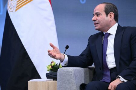 السيسي: استمرار التصعيد يضع المنطقة رهينة لاحتمالات توسّع الحرب إقليمياً