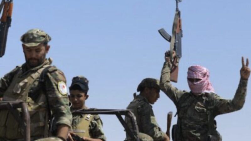 احتدام المعارك بين مقاتلي العشائر و”قوات سوريا الديمقراطية”