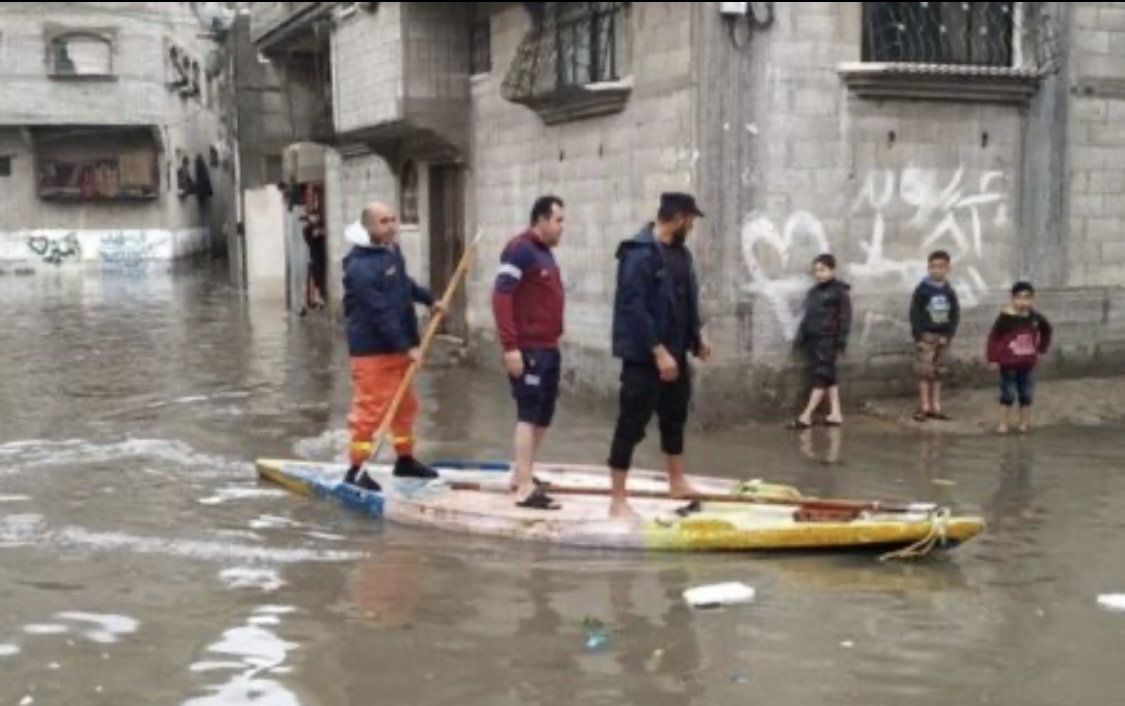 غرق منازل بغزة مع وصول العاصفة «دانيال»