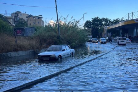 مياه الأمطار تغرق شوارع العاصمة والضواحي