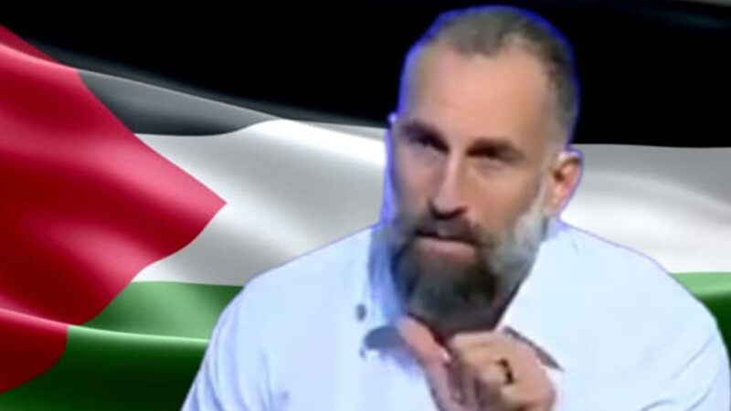 فادي الخطيب يقصف جبهة المشاهير بعنف.. انصروا أطفال وشهداء فلسطين..