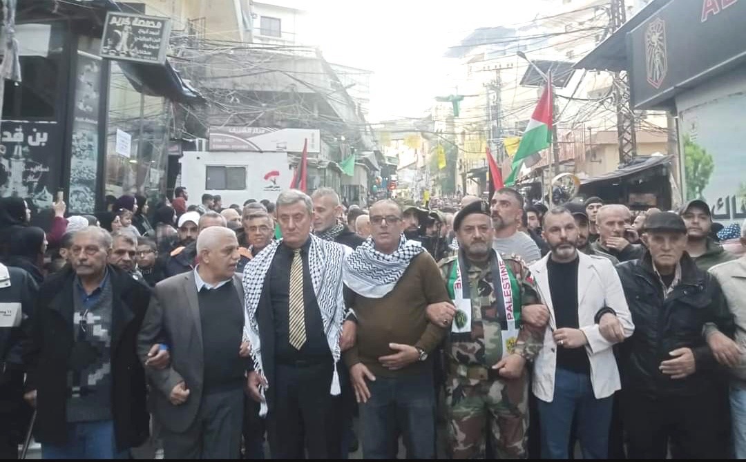 مسيرة جماهيرية في مخيم البداوي إحياءً للذكرى ال٥٩ لانطلاقة حركة “فتح” ودعما لغزة
