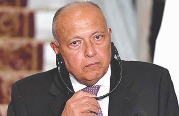 وزير خارجية مصر يؤكد حتمية التعامل مع الأزمة الإنسانية في قطاع غزة