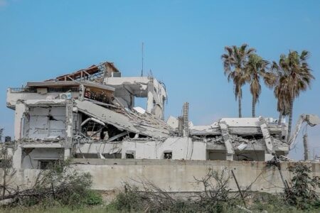 قصف منزل “الختيار”.. إسرائيل تدمر تراث ياسر عرفات في غزة