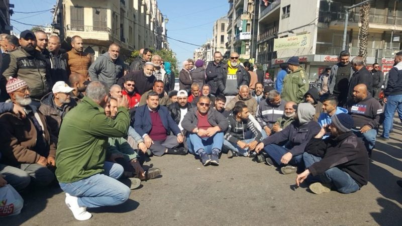 اضراب مفتوح واعتصامات أمام بلديتي طرابلس والميناء