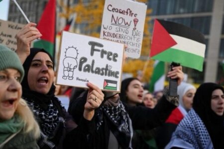 تظاهرات في مدن ألمانية رفضاً للموقف الحكومي مواصلة تزويد إسرائيل بالأسلحة