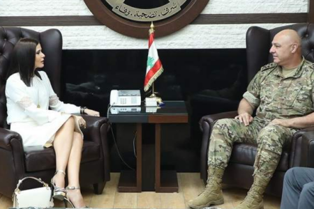 قائد الجيش عرض مع نواب الأوضاع وملف النزوح السوري