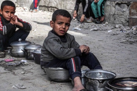 “حكومة غزة” تحذر من “موجة تجويع” يفرضها الاحتلال جنوب القطاع