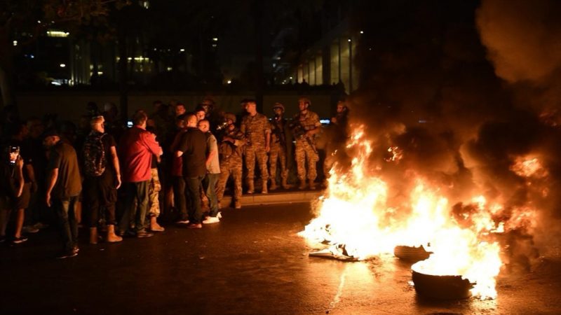 «خطوط تماس» بين ميقاتي و«حراك العسكريين»: حرائق ومسيِّلات للدموع!