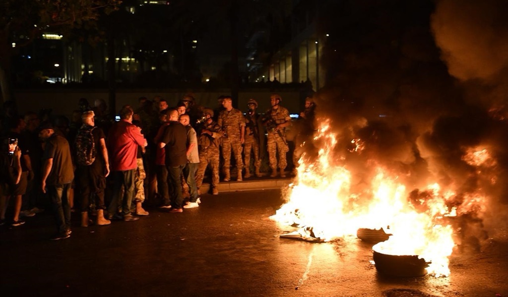 «خطوط تماس» بين ميقاتي و«حراك العسكريين»: حرائق ومسيِّلات للدموع!