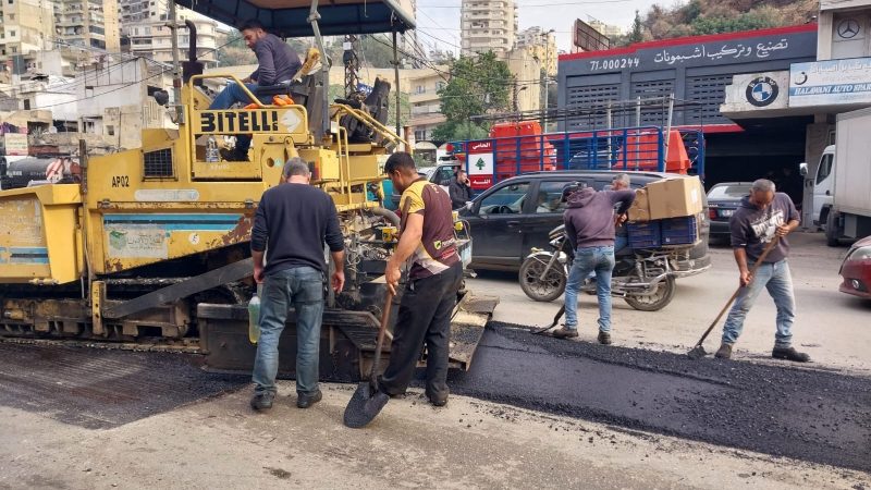 ورشة تزفيت الجور في شوارع طرابلس تواصلت في مرحلتها الثانية