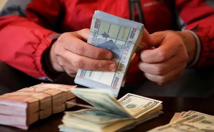 التهافت مستمر على الليرة… و”المركزي” عزز احتياطاته بـ 120 مليون دولار