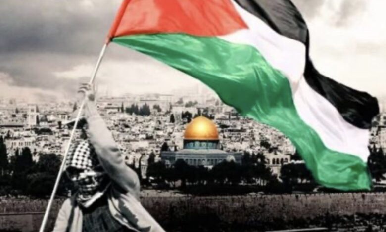 آلاف الفلسطينيين يصلون الجمعة بالأقصى وسط قيود إسرائيلية مشددة