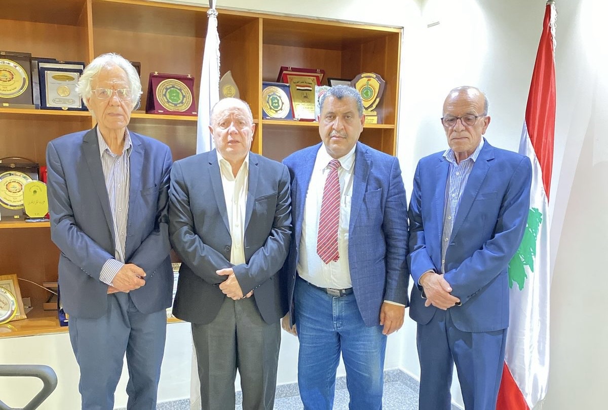 رئيس الاتحاد العمالي العام د. بشارة الاسمر يستقبل وفدا من قطاع العمال بالجبهة الديمقراطية في مكتبه ببيروت، ويعرض أوضاع العمال الفلسطينيين.