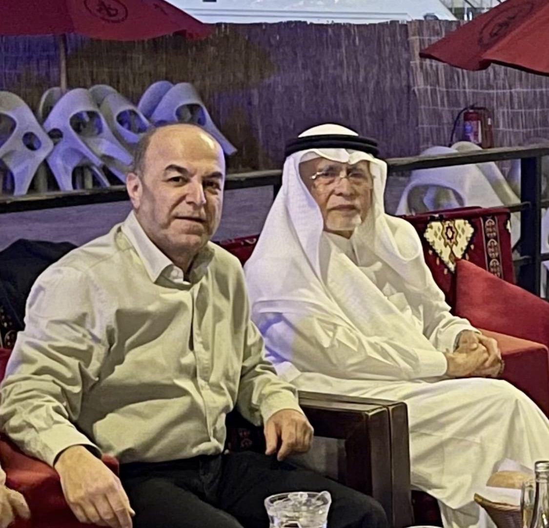 لقاء بين رئيس مجلس الأعمال اللبناني في جدة، المهندس محمد بشار العبدالله والوزير السعودي عبدالعزيز خوجه وابو زكي ورجال أعمال وتكريم متبادل في المملكة العربية السعودية