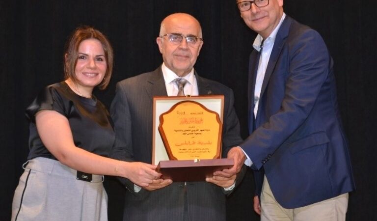 احتفال لجمعية خادمي الغد والمعهد الأوروبي للتعاون والتنمية وبلدية طرابلس بتخريج دفعة جديدة من طلاب التدريب المهني المعجليمق :حققنا نتائج ممتازة عبر تخريج آلاف الشباب والصبايا في اختصاصات متعددة