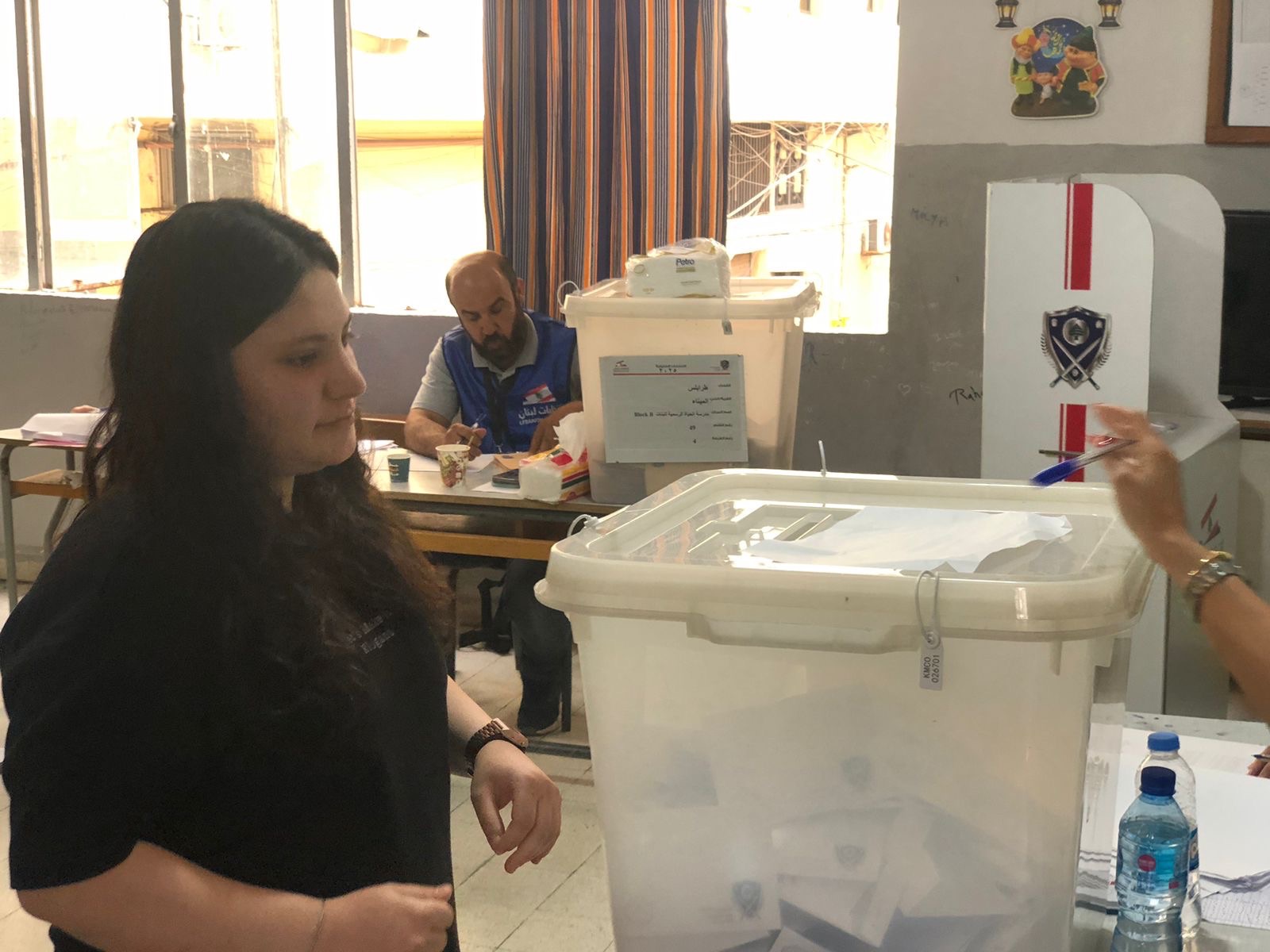 فتحت صناديق الإقتراع أبوابها عند الساعة السابعة صباحاً