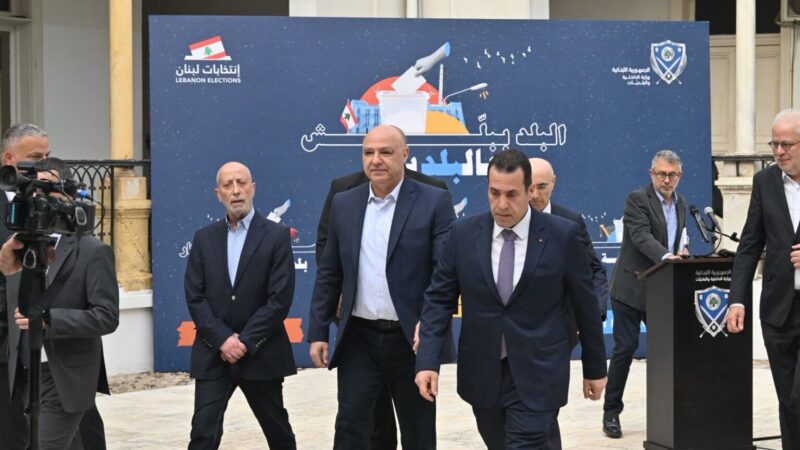 رئيس الجمهورية واكب الانتخابات البلدية ميدانياً: صندوق الاقتراع مسؤوليتكم والأمن مسؤوليتنا
