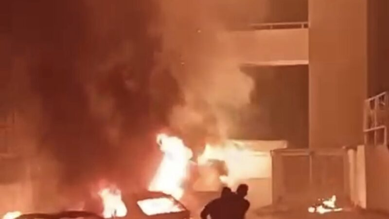 حريق هائل في منتجع “ناجي بيتش” على طريق البحصاص في طرابلس