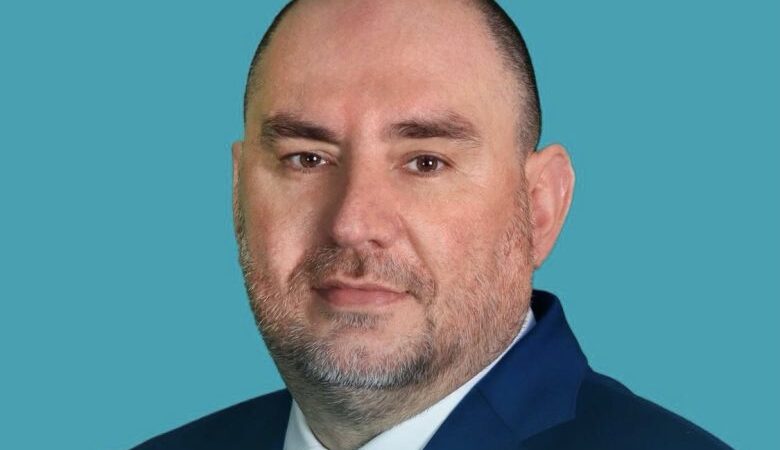 من نسيج طرابلس وأهلها… من عائلة طيبة الجذور والسيرة، ووجهٍ معروف في أحياء المدينة.