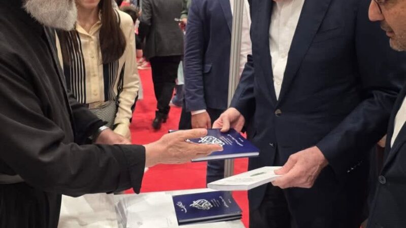 ميقاتي يجول في معرض الكتاب : كان ولا يزال ملتقى للمساحات المشتركة الكثيرة