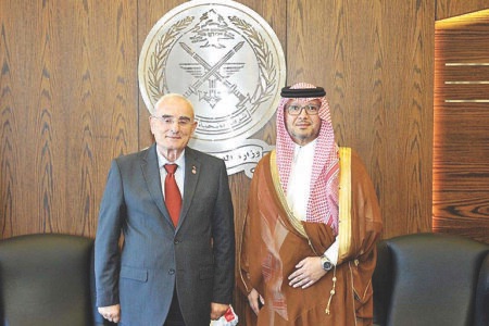 بخاري زار وزير الدفاع في اليرزة