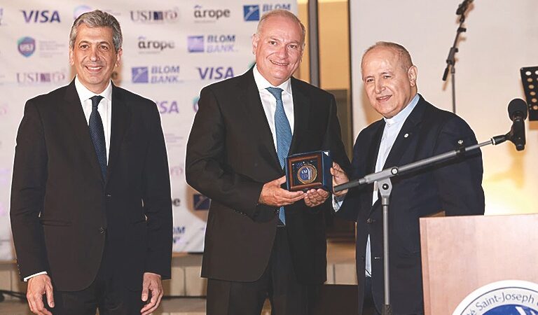 بنك لبنان والمهجر يعزّز التزامه بالتعليم والتواصل من خلال مشاركته في الطاولة المستديرة لخريجي جامعة القديس يوسف