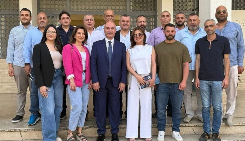ميشال عبدو رئيسًا لبلدية القبيات وميرنا هلال كرم نائبًا له خلال جلسة الانتخاب في سرايا حلبا