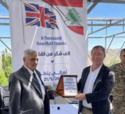 السفير البريطاني زار الحدود مع سوريا: ملتزمون تعزيز قدرات الجيش اللبناني
