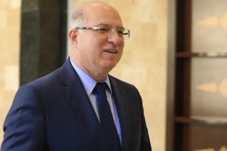 تعميمان من وزير العمل بالموافقة المبدئية على استخدام العمال الأجانب للمؤسّسات التجارية