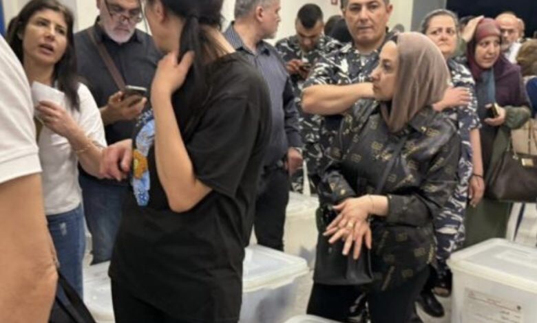 بدء وصول صناديق الاقتراع إلى قصر العدل في طرابلس واستلامها من لجان القيد