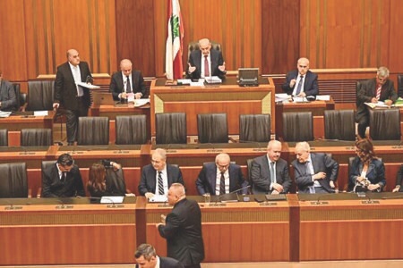 التشريع: سجالٌ حول التعويضات.. ومضاعفة عقوبة مطلقي النار