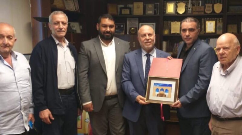 الفري يستقبل وفد مؤسسة القدس الدوليةاستقبل رئيس الرابطة الثقافية