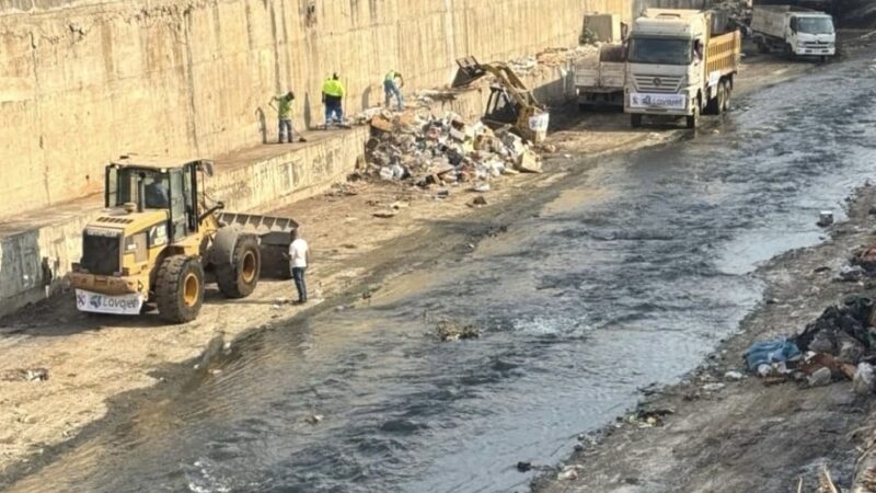 إطلاق حملة تنظيف لمجرى نهر ابو علي في طرابلس والشرطة للبلدية تنذر أصحاب المحال والبسطات