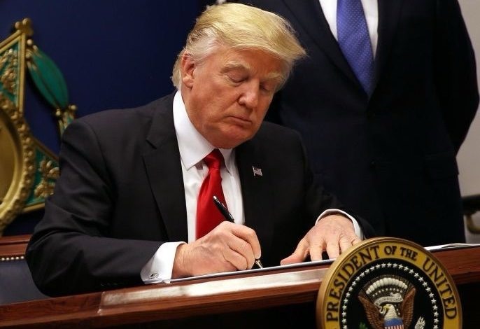 التفاصيل الكاملة لآخر قرار متشدد اصدره ترامب والذي جر عليه غضب العالم ، هل يتراجع عن قراره بعد الضغوط الحقوقية ؟