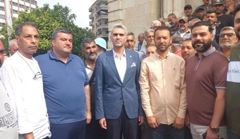 عمال بلدية طرابلس أغلقوا أبواب القصر البلدي وصرفوا الموظفين