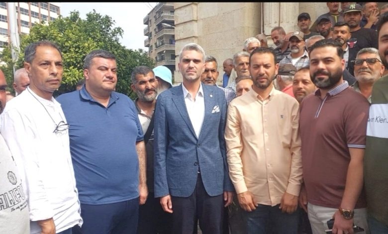 عمال بلدية طرابلس أغلقوا أبواب القصر البلدي وصرفوا الموظفين