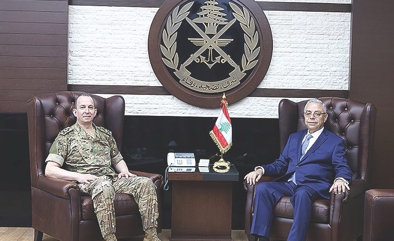 قائد الجيش التقى كرم ولحود وتفقّد كلية فؤاد شهاب